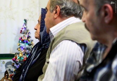 حضور مقام معظم رهبری در منزل خانواده شهید مسیحی+تصاویر