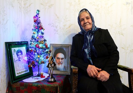 حضور مقام معظم رهبری در منزل خانواده شهید مسیحی+تصاویر