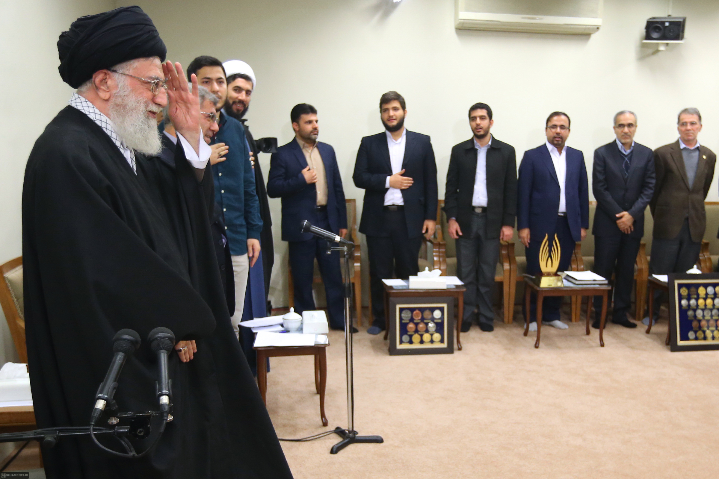 حمایت مضاعف از جوانان مومن و انقلابی