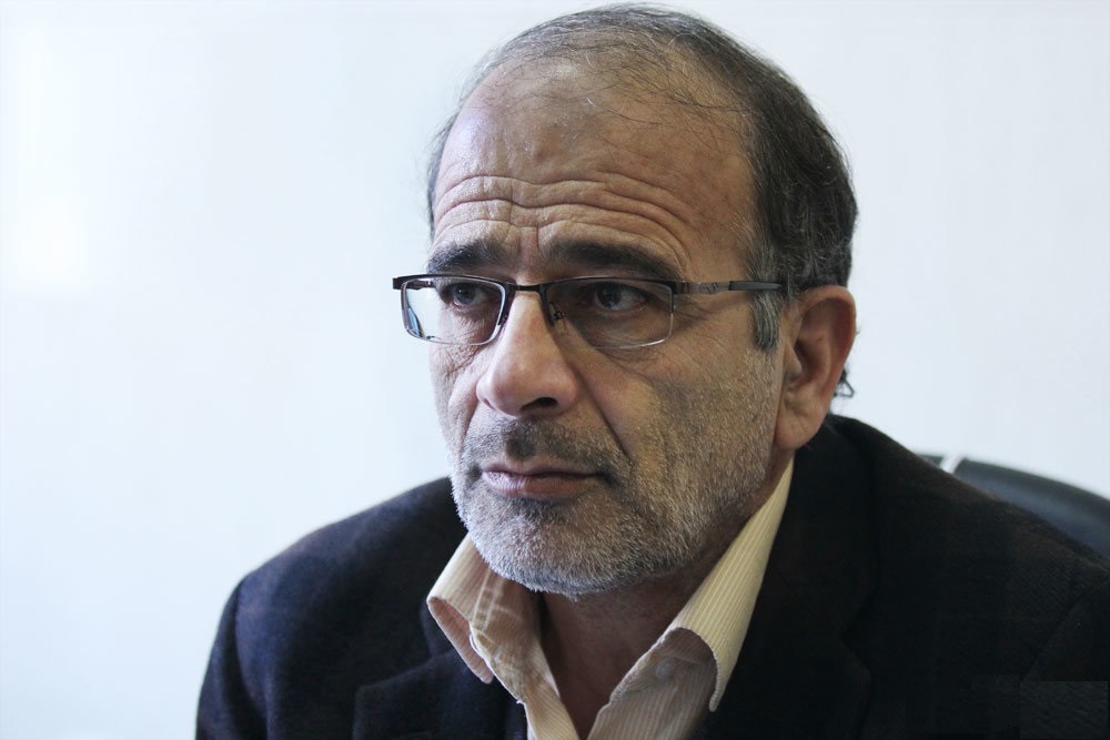 اهداف عالی و ارزشها از مسیر انقلاب میگذرد. اهداف عالی و ارزشها از مسیر انقلاب میگذرد.