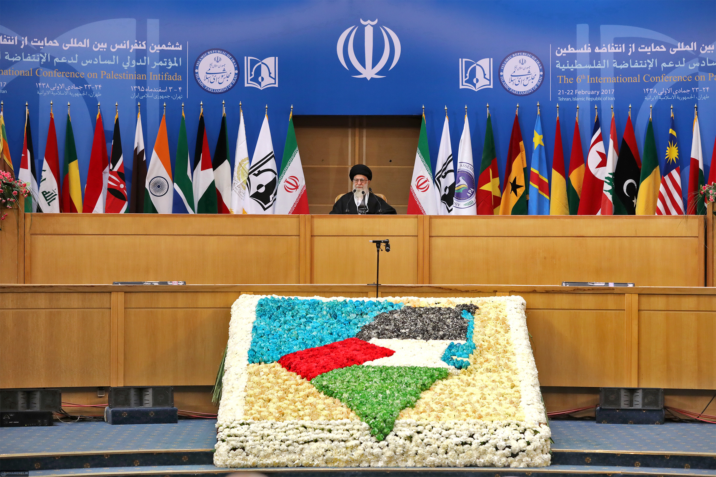 همه جریان های اسلامی و ملّی، موظّفند در خدمت آرمان فلسطین قرار گیرند.