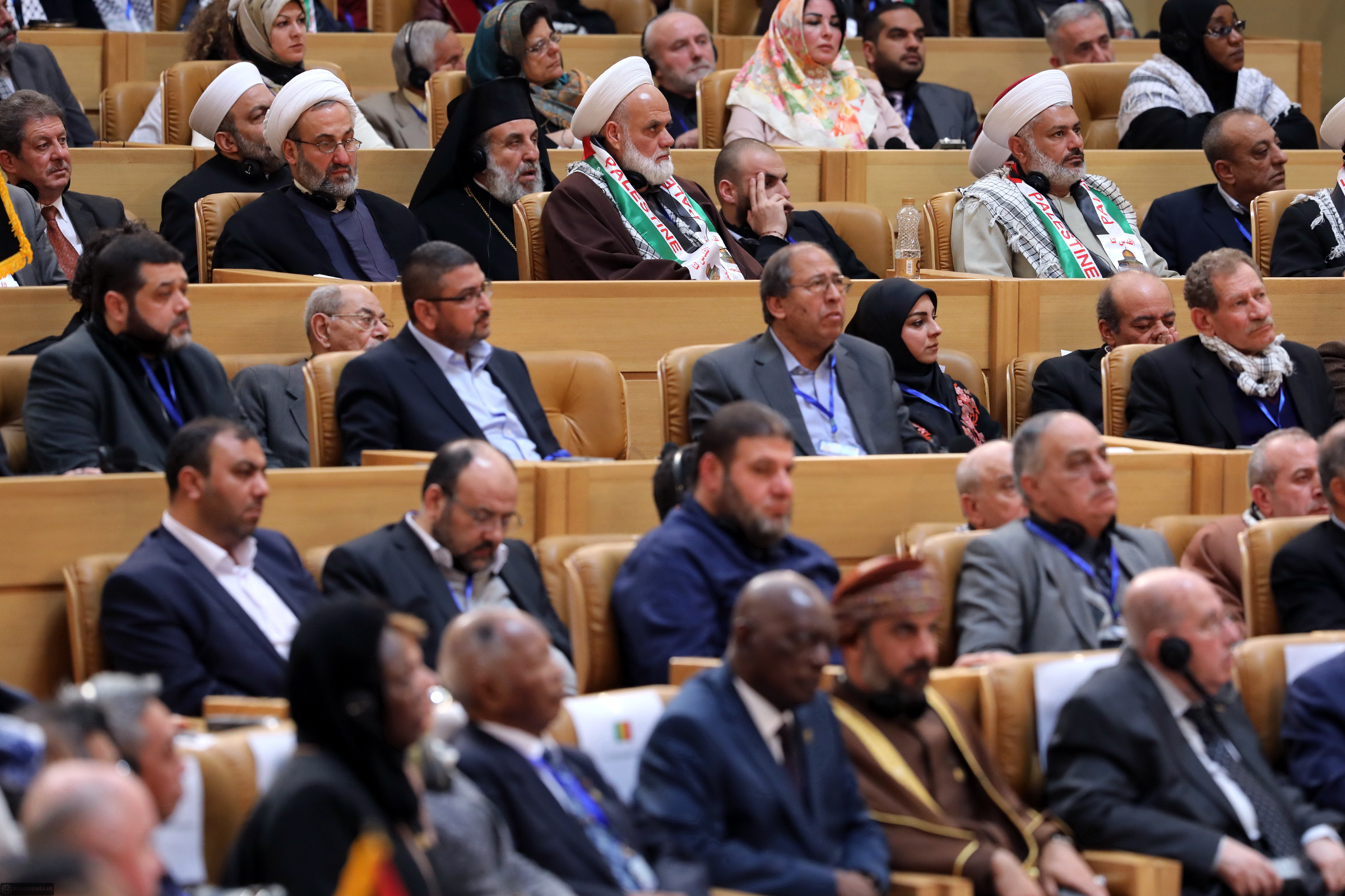 همه جریان های اسلامی و ملّی، موظّفند در خدمت آرمان فلسطین قرار گیرند.