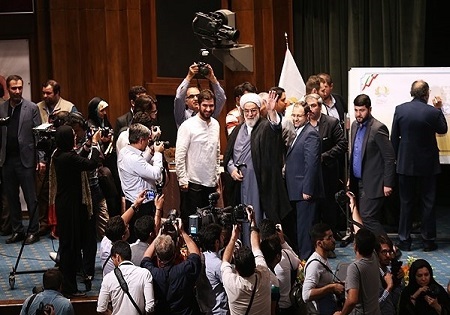 محمدی گلپایگانی: خانواده شهدا یک سرمایه گذاری بزرگ برای روز مبادا کردند/ داریوش ارجمند: در مقابل جوانانی که جان خود را فدا کردهاند هیچ نیستیم/ سردار سلامی: انقلاب اسلامی با تمام پیکره استکبار میجنگد/حاتمی کیا: باید تا فجر پیروزی منتظر خورشید بمانیم محمدی گلپایگانی: خانواده شهدا یک سرمایه گذاری بزرگ برای روز مبادا کردند/ داریوش ارجمند: در مقابل جوانانی که جان خود را فدا کردهاند هیچ نیستیم/ سردار سلامی: انقلاب اسلامی با تمام پیکره استکبار میجنگد/حاتمی کیا: باید تا فجر پیروزی منتظر خورشید بمانیم