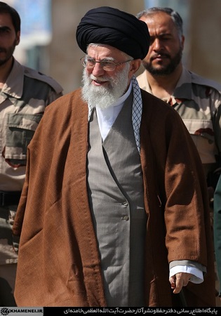 مراسم دانش‌آموختگی دانشجویان دانشگاه امام حسین(ع) با حضور امام خامنه‌ای