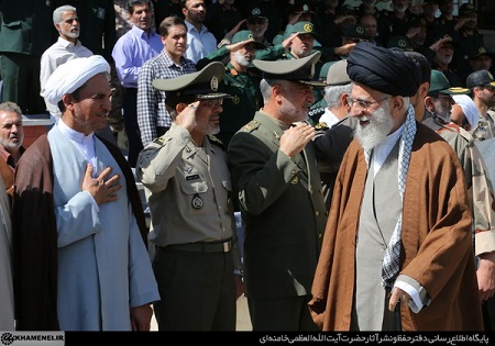 مراسم دانش‌آموختگی دانشجویان دانشگاه امام حسین(ع) با حضور امام خامنه‌ای