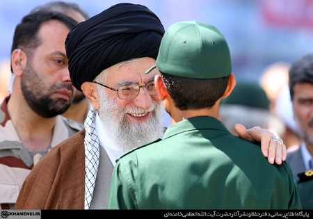 مراسم دانش‌آموختگی دانشجویان دانشگاه امام حسین(ع) با حضور امام خامنه‌ای