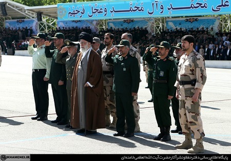 مراسم دانش‌آموختگی دانشجویان دانشگاه امام حسین(ع) با حضور امام خامنه‌ای