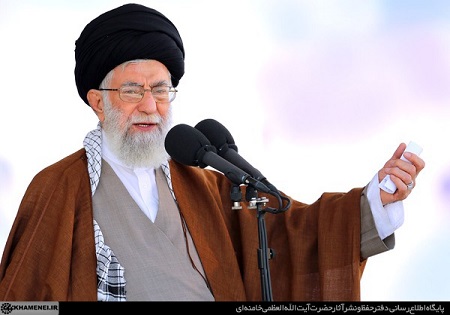 مراسم دانش‌آموختگی دانشجویان دانشگاه امام حسین(ع) با حضور امام خامنه‌ای