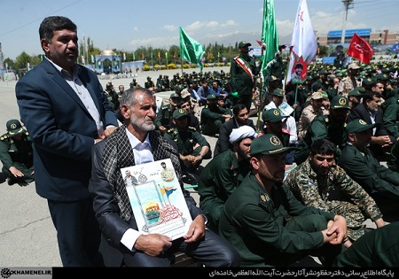 مراسم دانش‌آموختگی دانشجویان دانشگاه امام حسین(ع) با حضور امام خامنه‌ای