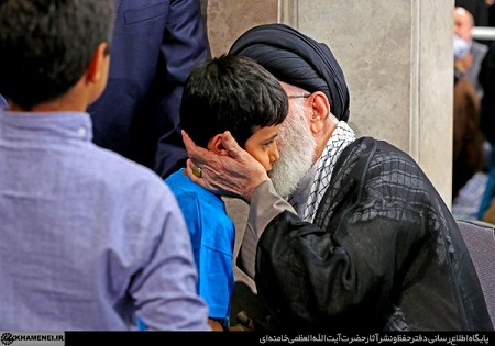 شرح یک دیدار به‌ روایت خانواده شهدای مدافع حرم/ کودکانی که آقا را «بابا» صدا می‌کردند
