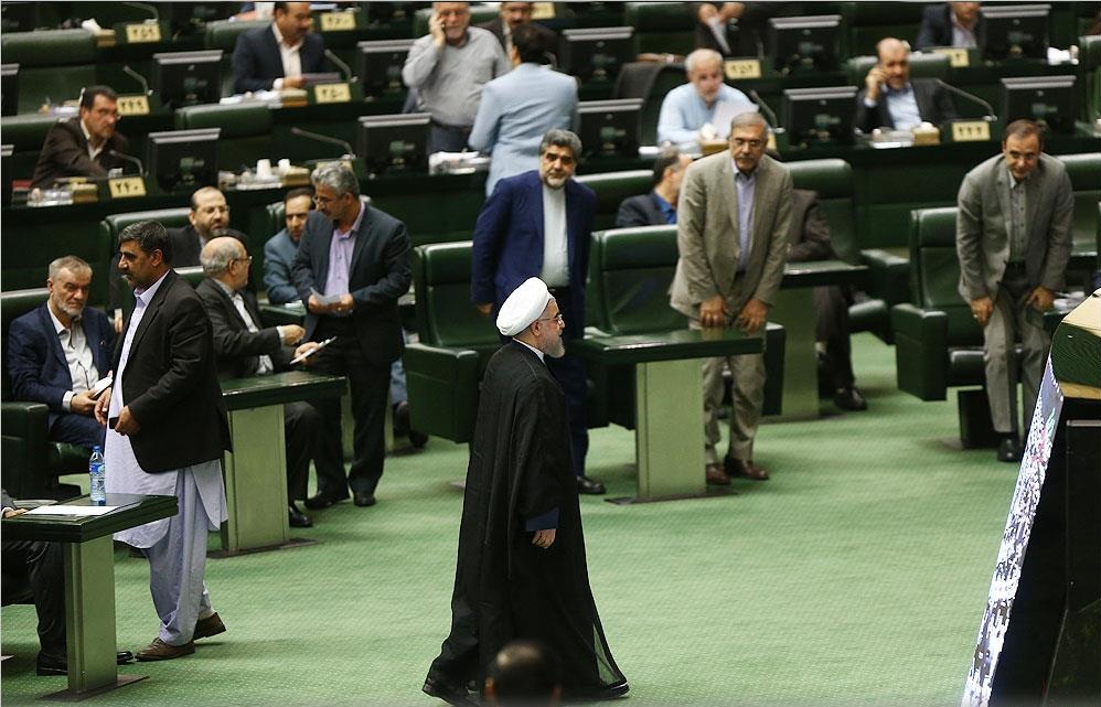 مجلس دهم و ضعف تحلیل های خطی مجلس دهم و ضعف تحلیل های خطی