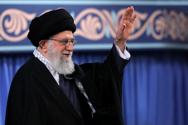 آفت انقلاب، اشرافی گری،اعتماد به بیگانه و بی توجهی به مستضعفین آفت انقلاب، اشرافی گری،اعتماد به بیگانه و بی توجهی به مستضعفین