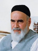 لبخند روی صورت امام/خاطره مقام معظم رهبری از نوع برخورد امام با لباس رزم زیر قبا