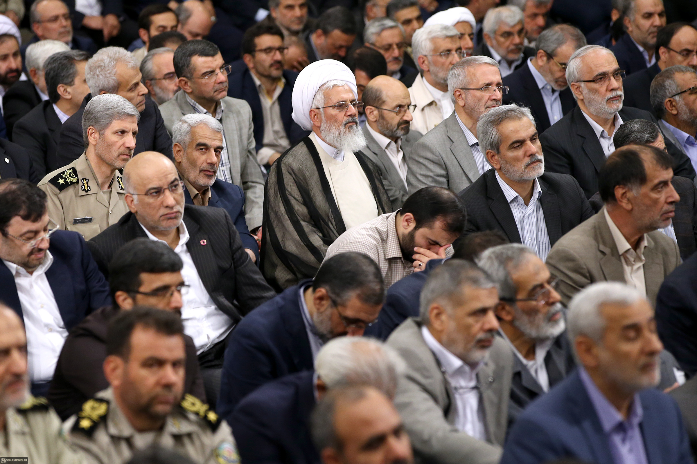مسئولان باید با دشمن خارجی و عوامل داخلی او فاصلهگذاری جدی کنند/نباید با تقسیم کردن مردم کار بزرگ ملت در انتخابات را خراب کرد مسئولان باید با دشمن خارجی و عوامل داخلی او فاصلهگذاری جدی کنند/نباید با تقسیم کردن مردم کار بزرگ ملت در انتخابات را خراب کرد
