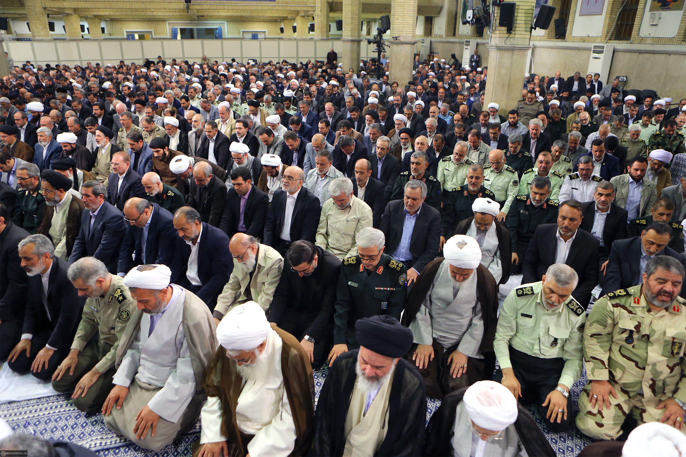 مسئولان باید با دشمن خارجی و عوامل داخلی او فاصلهگذاری جدی کنند/نباید با تقسیم کردن مردم کار بزرگ ملت در انتخابات را خراب کرد مسئولان باید با دشمن خارجی و عوامل داخلی او فاصلهگذاری جدی کنند/نباید با تقسیم کردن مردم کار بزرگ ملت در انتخابات را خراب کرد