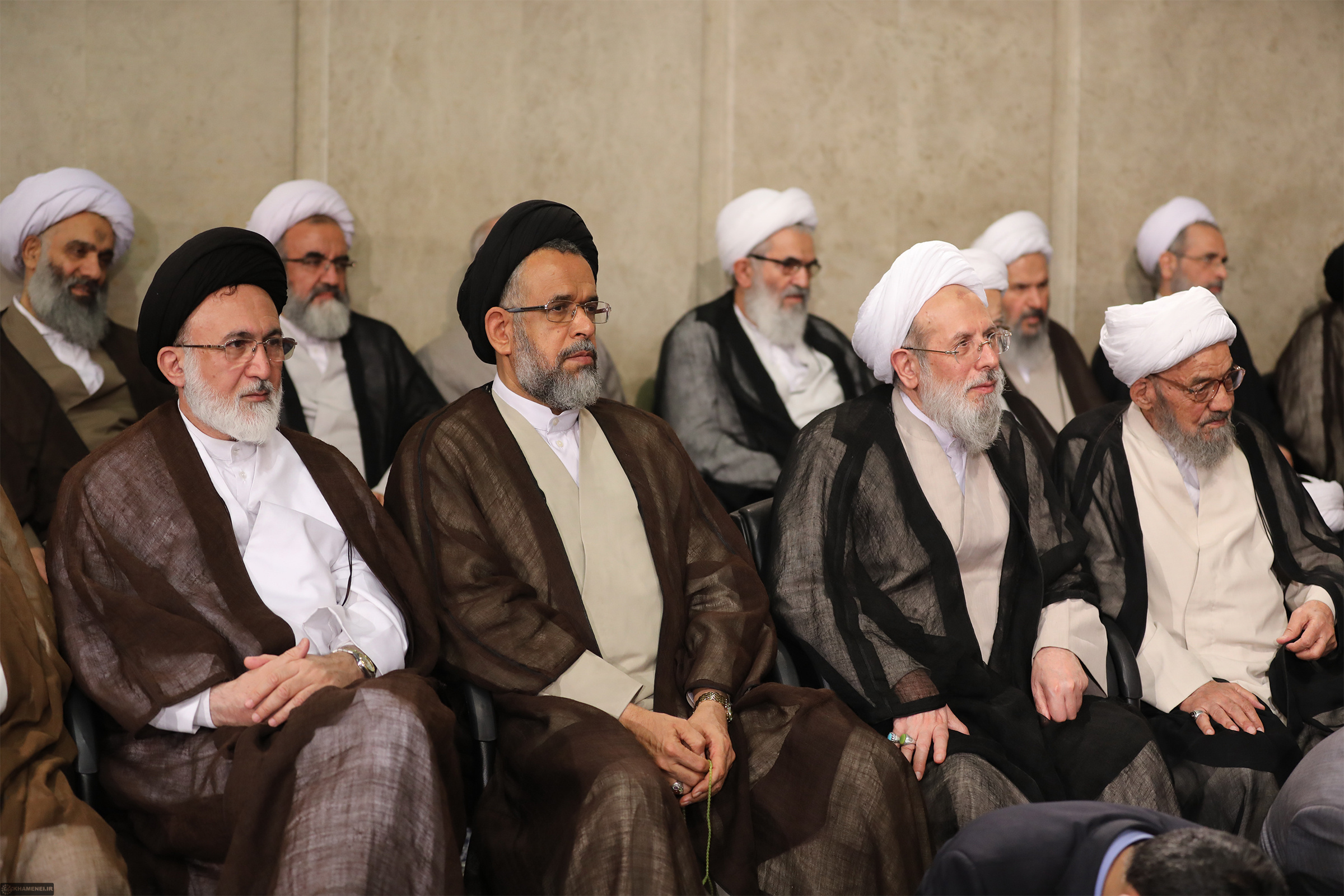 مسئولان باید با دشمن خارجی و عوامل داخلی او فاصلهگذاری جدی کنند/نباید با تقسیم کردن مردم کار بزرگ ملت در انتخابات را خراب کرد مسئولان باید با دشمن خارجی و عوامل داخلی او فاصلهگذاری جدی کنند/نباید با تقسیم کردن مردم کار بزرگ ملت در انتخابات را خراب کرد