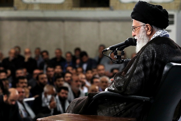 جمهوری اسلامی محکم ایستاده است و دشمنان نمی توانند به ما سیلی بزنند جمهوری اسلامی محکم ایستاده است و دشمنان نمی توانند به ما سیلی بزنند