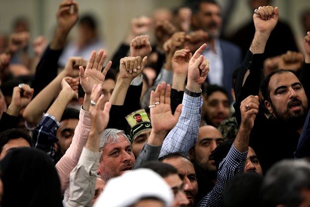 جمهوری اسلامی محکم ایستاده است و دشمنان نمی توانند به ما سیلی بزنند