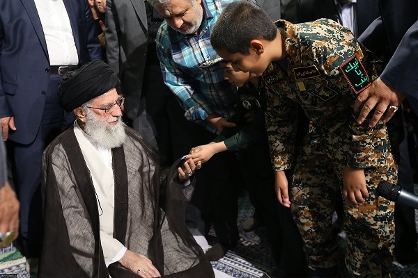 جمهوری اسلامی محکم ایستاده است و دشمنان نمی توانند به ما سیلی بزنند جمهوری اسلامی محکم ایستاده است و دشمنان نمی توانند به ما سیلی بزنند