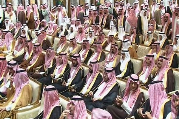 مردی کوچک با بحران هایی بزرگ