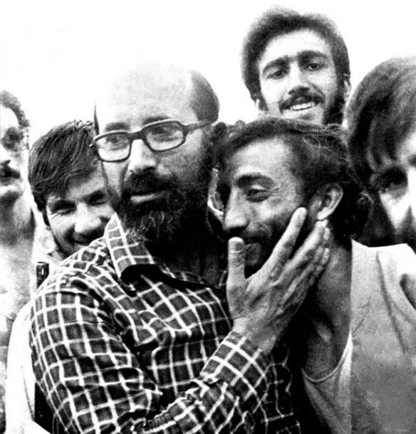 شهید وصالی در آغوش شهید چمران شهید وصالی در آغوش شهید چمران