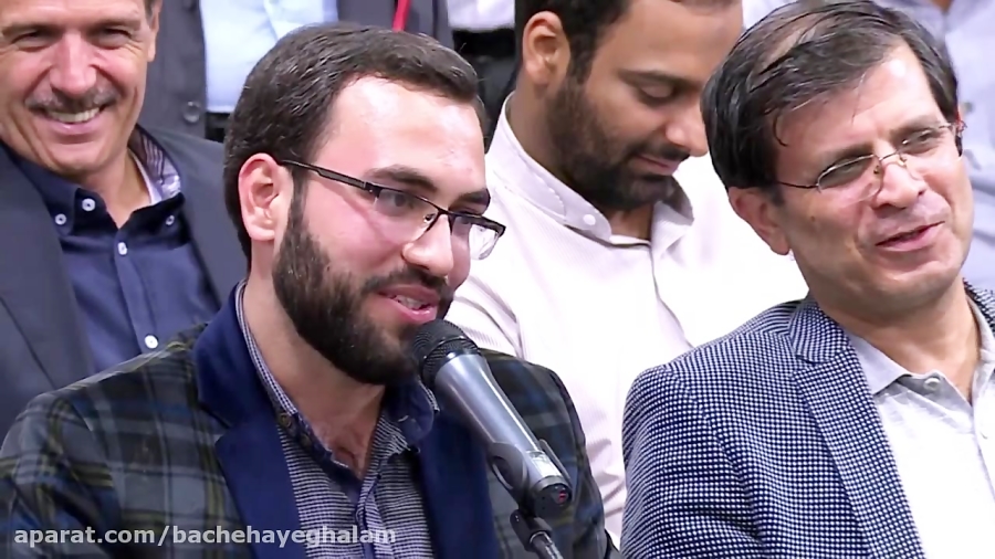 شعرخوانی طنز مهدویان درباره تولید ملی در حضور رهبر