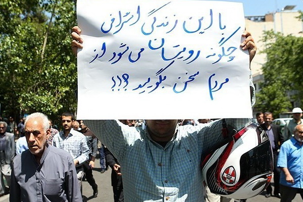 از انقلاب پابرهنگان تا مکتب نیاوران از انقلاب پابرهنگان تا مکتب نیاوران