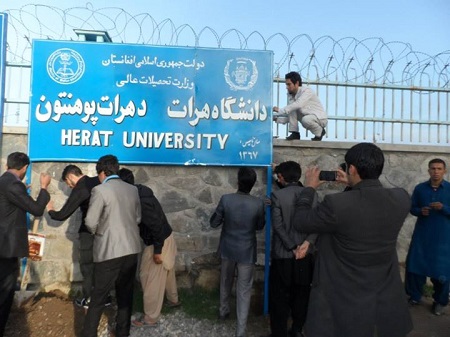 گسترش قلمرو زبان فارسی در گرو نگرش غیرسیاسی