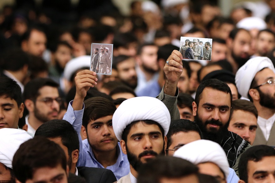 انقلاب ادامه دارد/ برای تداوم و حفظ انقلاب باید مبارزه کرد! انقلاب ادامه دارد/ برای تداوم و حفظ انقلاب باید مبارزه کرد!