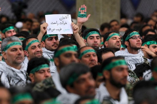 جوانان مؤمن با نابود کردن داعش آمریکای مستکبر را به زانو درآوردند جوانان مؤمن با نابود کردن داعش آمریکای مستکبر را به زانو درآوردند