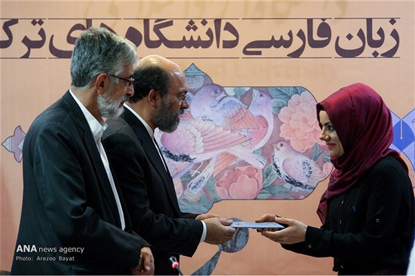 کرسی های زبان فارسی به علت مسائل مالی و بین المللی جای خود را به رقبا داده اند/ از اقدامات مهم در گسترش زبان فارسی تفکیک نگاه فرهنگی از سیاسی است کرسی های زبان فارسی به علت مسائل مالی و بین المللی جای خود را به رقبا داده اند/ از اقدامات مهم در گسترش زبان فارسی تفکیک نگاه فرهنگی از سیاسی است