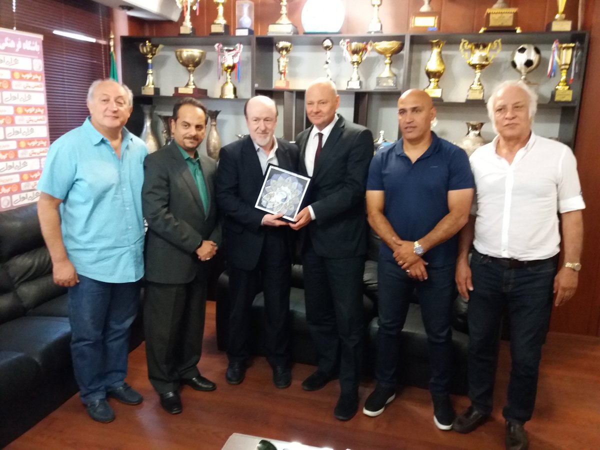 سفیر آلمان پرسپولیسی است یا استقلالی؟