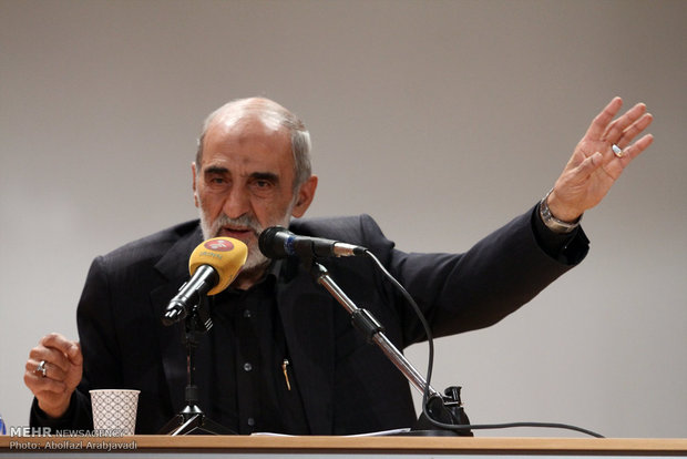 شریعتمداری در نماز جمعه تهران:۹ دی پایان تمام فتنههای دشمن نبود/ درشناخت نفوذیها کوتاهی کردیم شریعتمداری در نماز جمعه تهران:۹ دی پایان تمام فتنههای دشمن نبود/ درشناخت نفوذیها کوتاهی کردیم