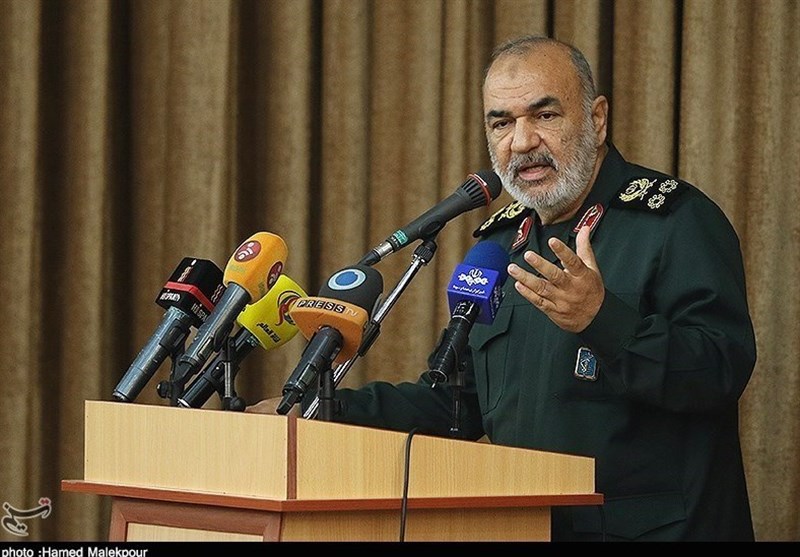سردار سلامی: نتیجه مذاکره تسلیم در برابر دشمن است سردار سلامی: نتیجه مذاکره تسلیم در برابر دشمن است