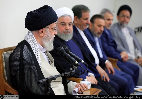 رهبر انقلاب: صدور نفت خام بلایی بزرگ است که به ضرر پیشرفت کشور تمام شده/ تولیدکنندگان رزمندگان جنگ اقتصادی با دشمن هستند