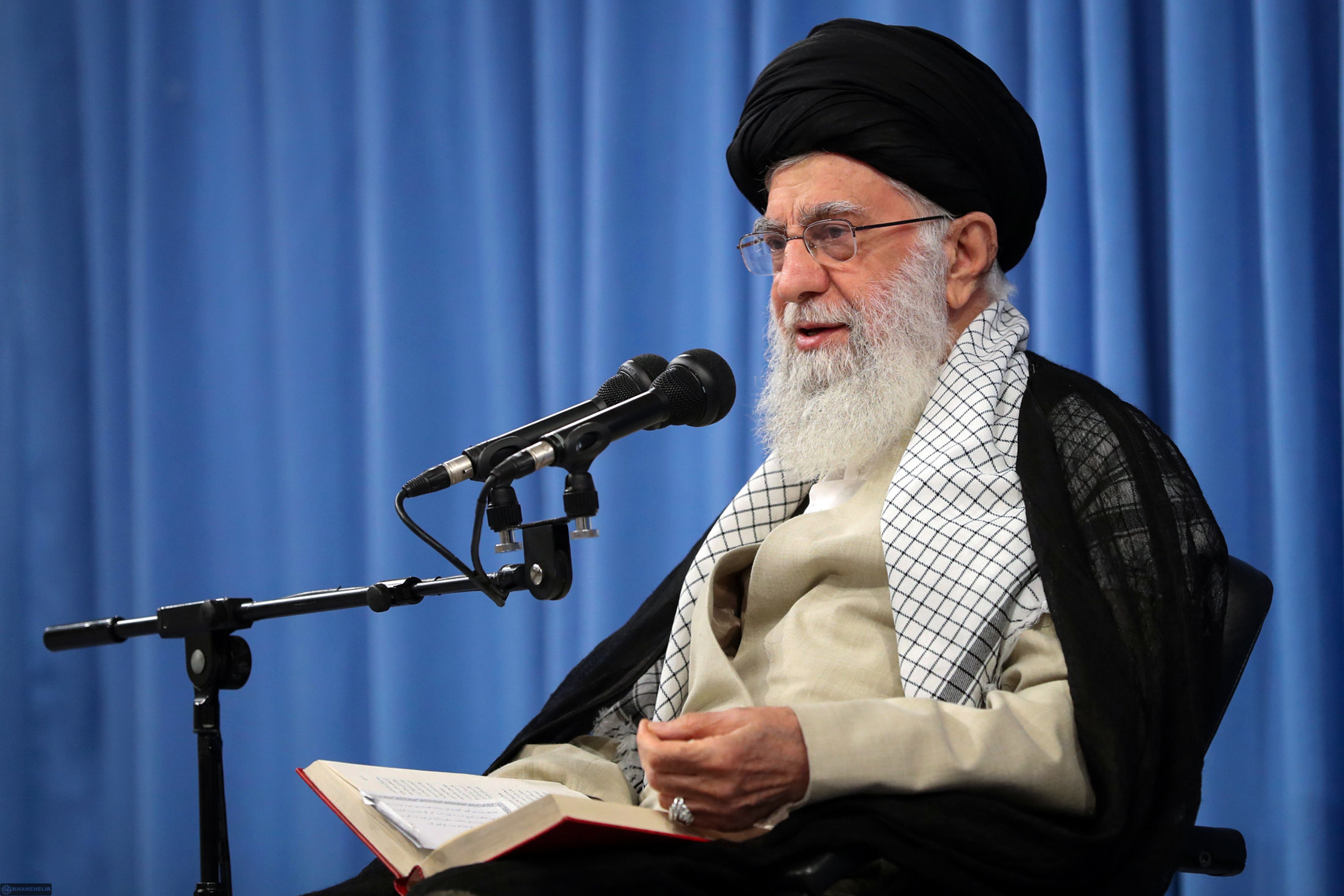 همه مسئولان یکصدا معتقدند با آمریکا در هیچ سطحی مذاکره نخواهد شد همه مسئولان یکصدا معتقدند با آمریکا در هیچ سطحی مذاکره نخواهد شد