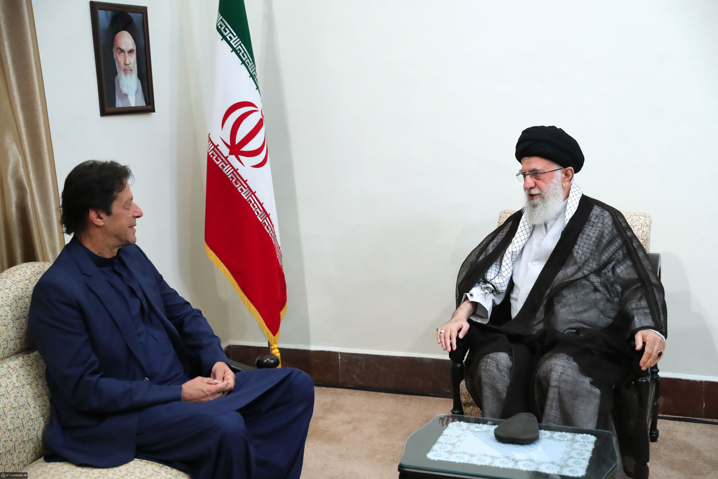 امام خامنهای: پایان درست جنگ یمن تأثیرات مثبتی در منطقه خواهد داشت امام خامنهای: پایان درست جنگ یمن تأثیرات مثبتی در منطقه خواهد داشت
