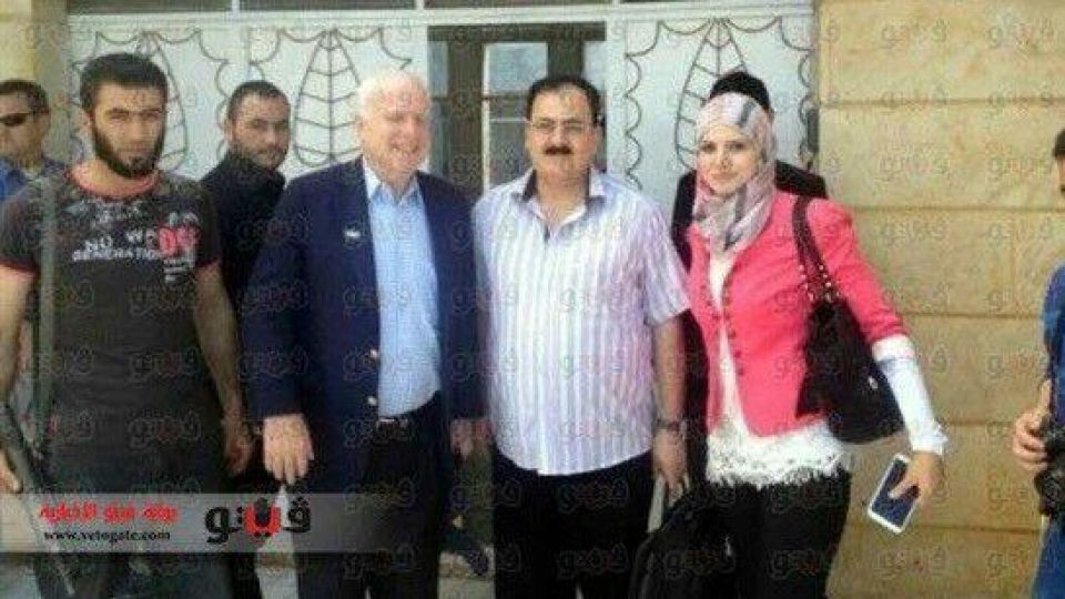 عکس یادگاری&nbsp; سناتور آمریکایی با سران داعش