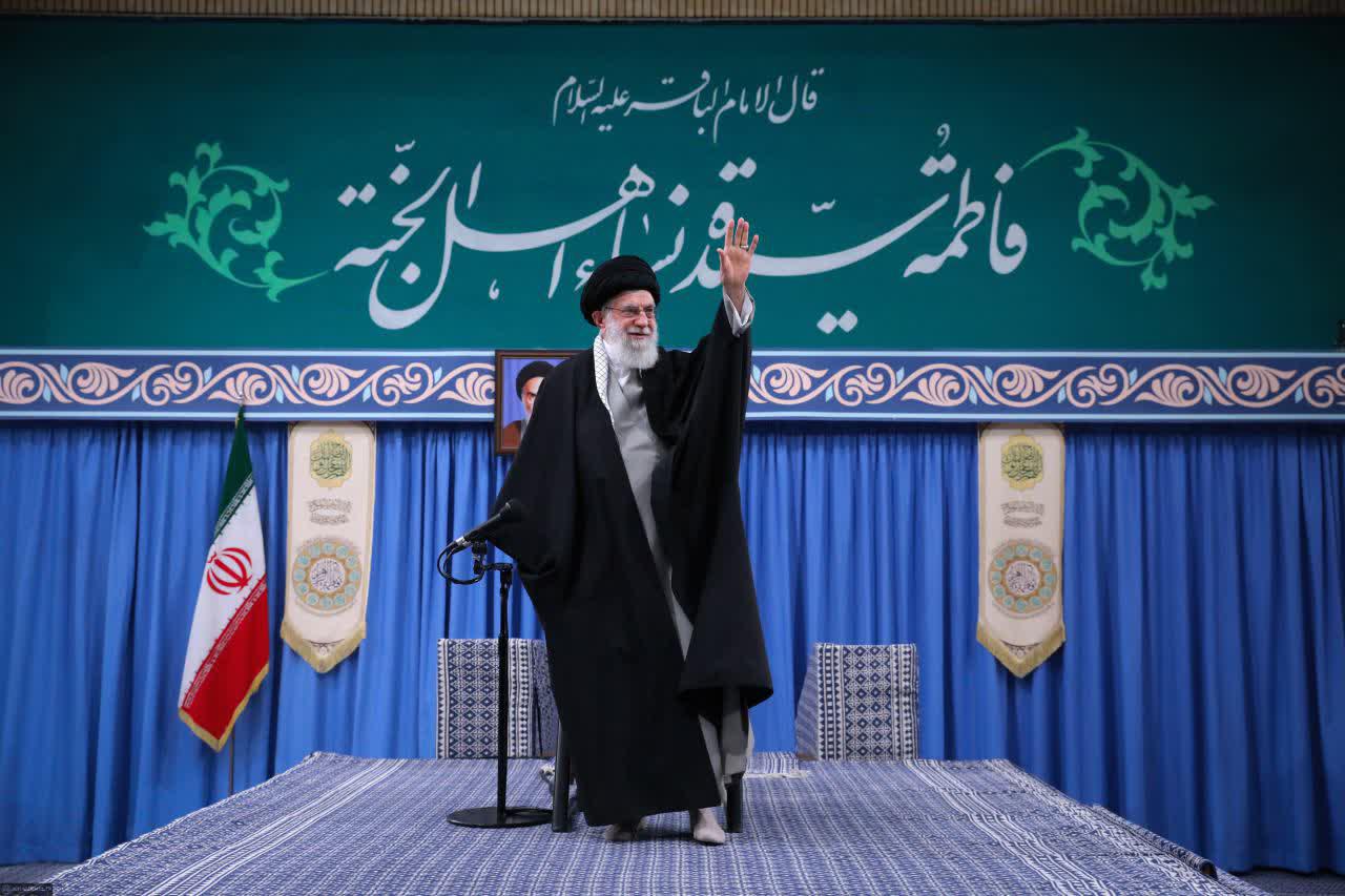فاطمه (س)؛ نور درخشان الهی فاطمه (س)؛ نور درخشان الهی