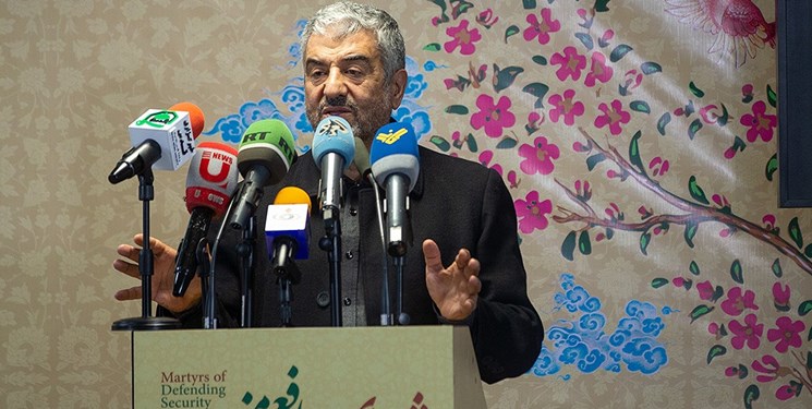سرلشکر جعفری: انقلاب اسلامی تهدید کرونا را به فرصت تبدیل میکند سرلشکر جعفری: انقلاب اسلامی تهدید کرونا را به فرصت تبدیل میکند