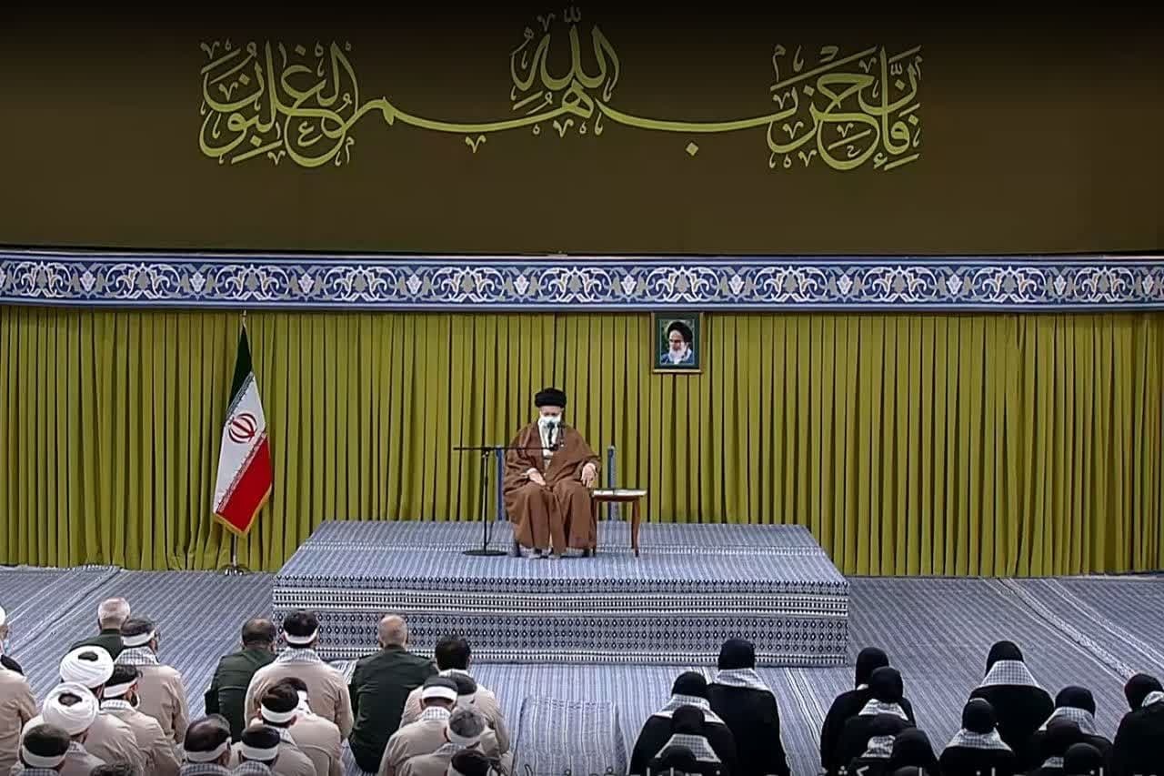 امام خامنه ای: بیانیه سال ۶۷ امام، فقط برای بسیجیان دهه ۶۰ نیست؛ همه بسیجیان تا دورههای آینده مخاطب آن هستند امام خامنه ای: بیانیه سال ۶۷ امام، فقط برای بسیجیان دهه ۶۰ نیست؛ همه بسیجیان تا دورههای آینده مخاطب آن هستند