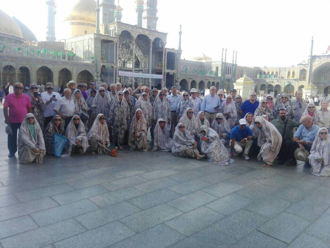 تعجب گردشگران خارجی از مقام برجسته یک دختر در ایران تعجب گردشگران خارجی از مقام برجسته یک دختر در ایران