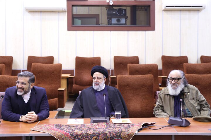 رییسی در دیدار دستاندرکاران جشنواره فیلم فجر:تمدن ایرانی اسلامی داشتههای فرهنگی ارزشمندی برای عرضه دارد رییسی در دیدار دستاندرکاران جشنواره فیلم فجر:تمدن ایرانی اسلامی داشتههای فرهنگی ارزشمندی برای عرضه دارد
