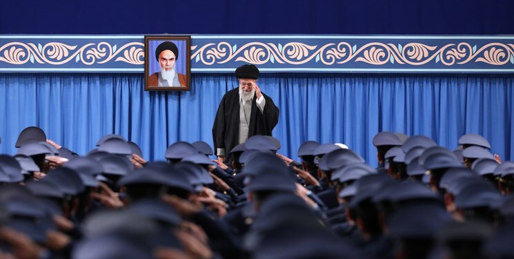 آغاز دیدار جمعی از فرماندهان و کارکنان نیروی هوایی ارتش با فرمانده کل قوا آغاز دیدار جمعی از فرماندهان و کارکنان نیروی هوایی ارتش با فرمانده کل قوا