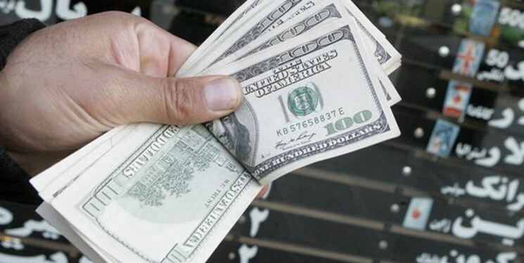 خروج سوداگران ارزی از بازار با کاهشی شدن قیمت دلار و طلا خروج سوداگران ارزی از بازار با کاهشی شدن قیمت دلار و طلا