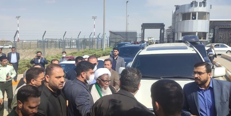شیخ زکزاکی وارد فرودگاه امام خمینی(ره) شد شیخ زکزاکی وارد فرودگاه امام خمینی(ره) شد