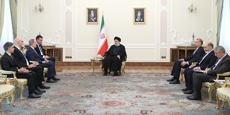 رئیسی در دیدار وزیر خارجه آذربایجان: ایران بر حل مسائل منطقه از طریق تعامل تأکید دارد رئیسی در دیدار وزیر خارجه آذربایجان: ایران بر حل مسائل منطقه از طریق تعامل تأکید دارد
