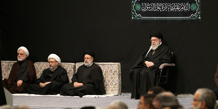 عزاداری شام شهادت حضرت فاطمه (س) در حضور رهبر انقلاب عزاداری شام شهادت حضرت فاطمه (س) در حضور رهبر انقلاب