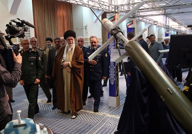 بازدید رهبر انقلاب از نمایشگاه دستاوردهای صنعت دفاعی کشور بازدید رهبر انقلاب از نمایشگاه دستاوردهای صنعت دفاعی کشور