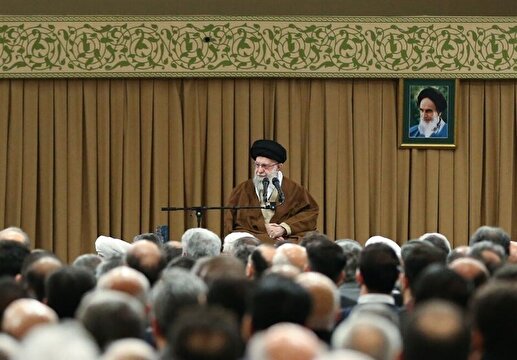امام خامنهای: در زمینهی نشان دادن پیشرفتها کم کاریم امام خامنهای: در زمینهی نشان دادن پیشرفتها کم کاریم